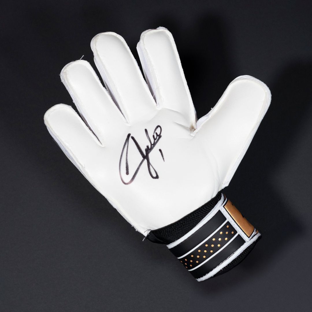 Guante Firmado por Julio González - Pumas